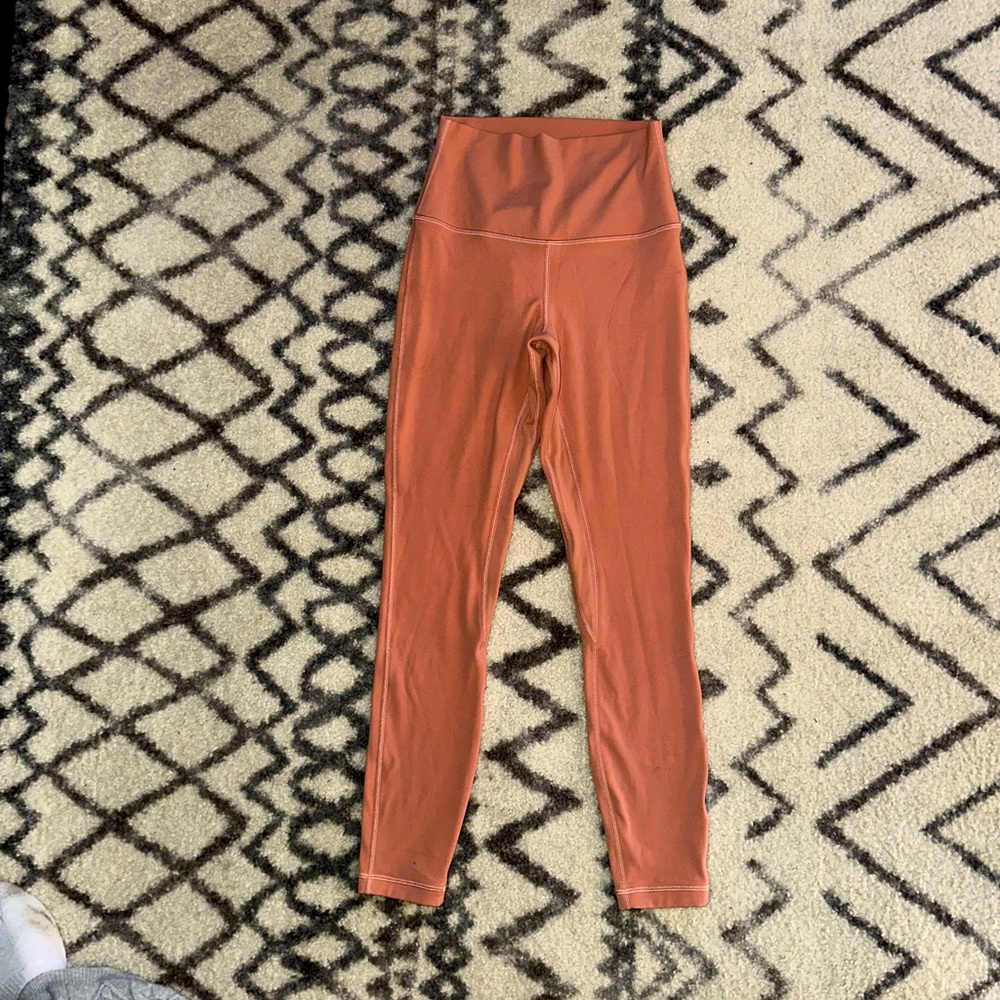 LULULEMON ALIGN™ HIGH-RISE PANT 25"
Pink Savannah
Size: 4 Qty: 1
139601584